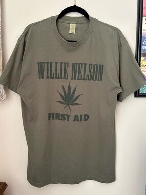 WILLIE NELSON FIRST AID 2015 In Willie We Trust Made In USA Tee Sz Large
